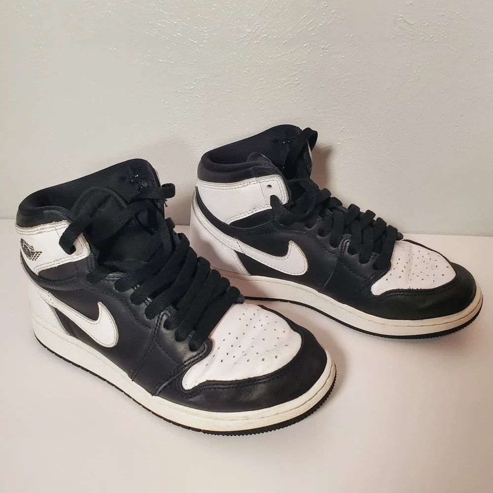 Nike Air Jordan 1 Mid Black White FD1437-010 Size 5.5Y Youth–Classic Retro Style